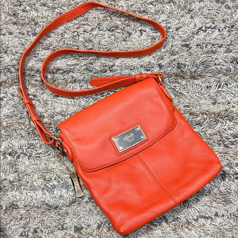 DKNY Pebbled Leather Crossbody in Orange GREAT CONDITION magnetic closure